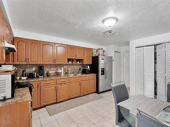 4th image of 1563 NE 148th St