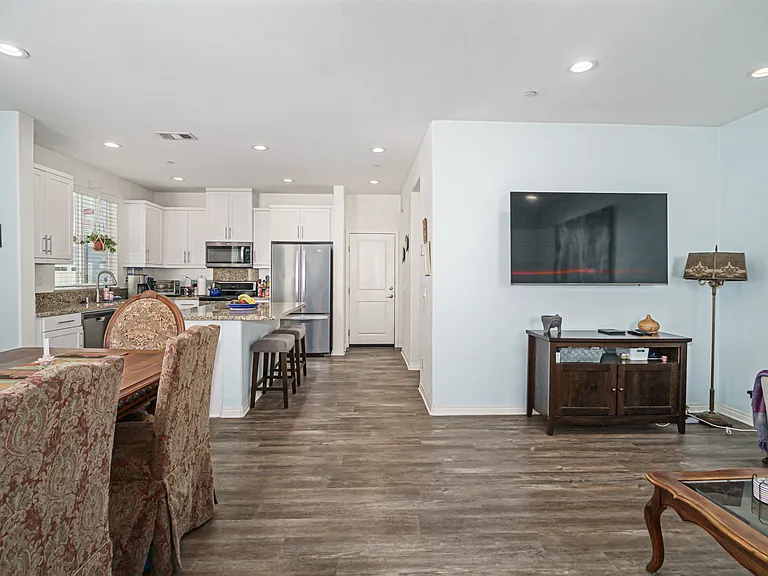 512 Heron Ln #1 — Photo 3