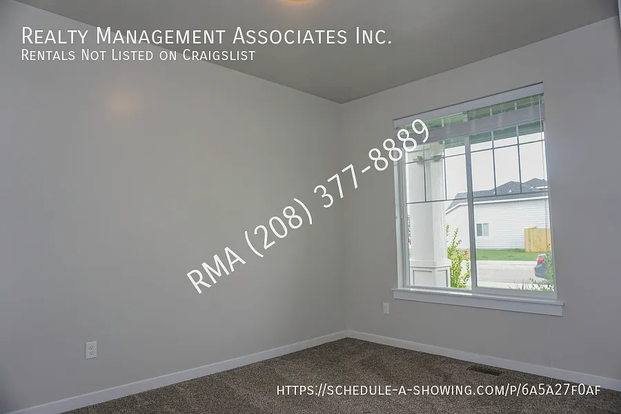 Remarkable 4 Bedroom Home in South Meridian — Photo 2