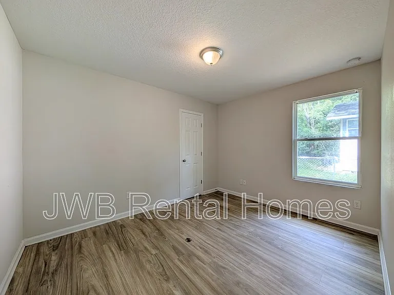 3352 Dillon St — Photo 8