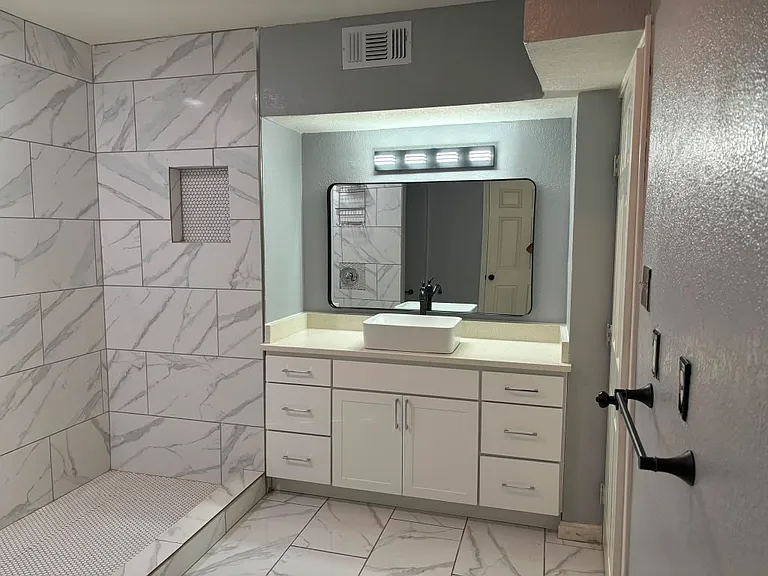 3354 W Woodlawn Ave — Photo 15