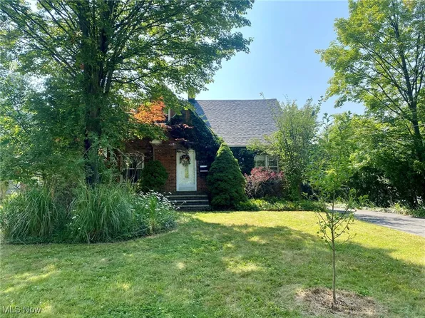1568 Sunview Rd, Lyndhurst, OH 44124