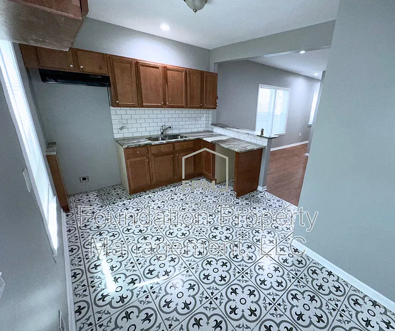 3 bed, 2.0 bath, 1350 sqft, $1,250 — Photo 3