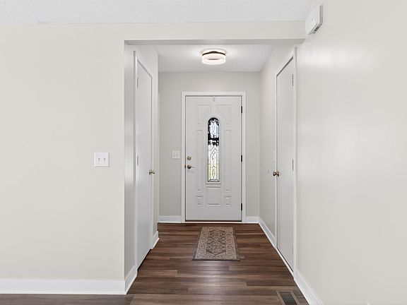 3rd image of 7422 Woodsmill Ct