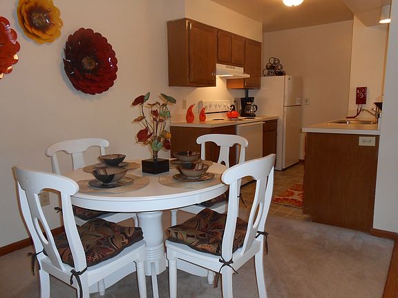 5th image of 829 Crossing Ct APT 103