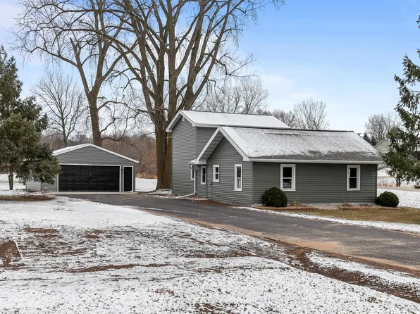 N1594 Cozy Creek Ct, Greenville, WI 54942