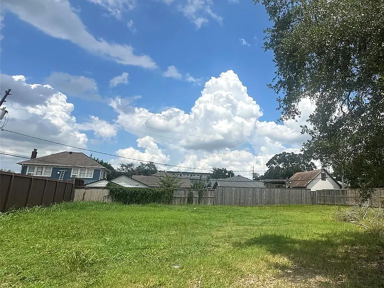 1648 Richmond Ave — Photo 6