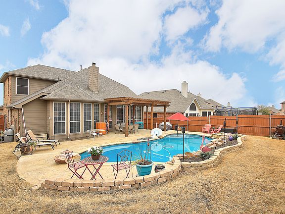 4th image of 6318 Holly Crest Ln