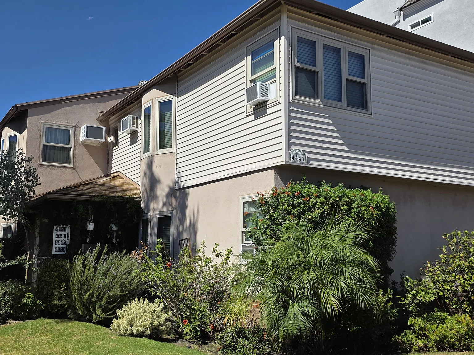 2 bed, 975 sqft, $2,595 — Photo 1