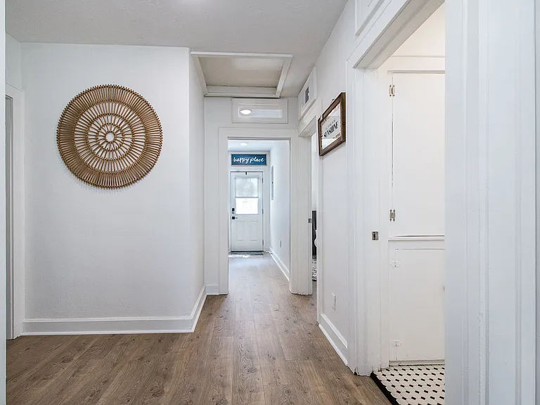 919 SW 6th Ave — Photo 6