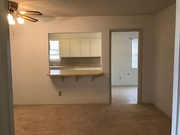 5th image of 2425 S Elmwood Dr