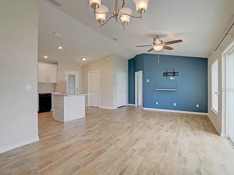 1037 Cass Ave — Photo 11