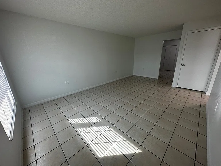 122 Caribbean St #4 — Photo 2