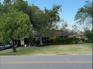 308 Edgewater St, Clute, TX 77531