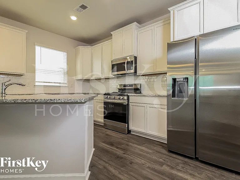 310 Ashborne Ln — Photo 5