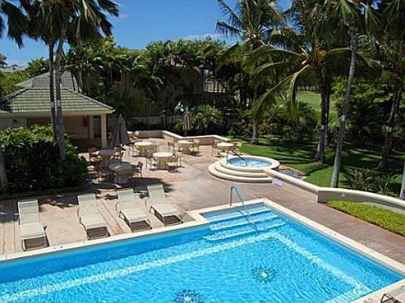 Great pool and party room