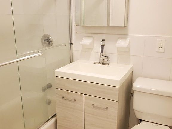 4th image of 20-50 29th St #3A