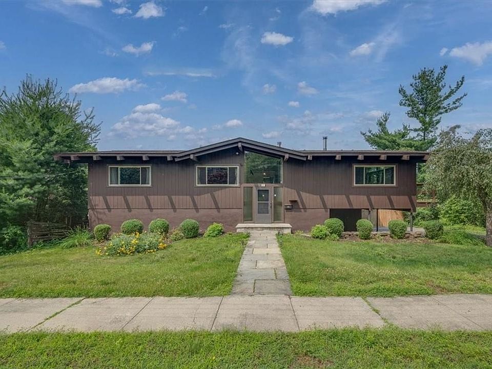 1st image of 21 Lexington Dr