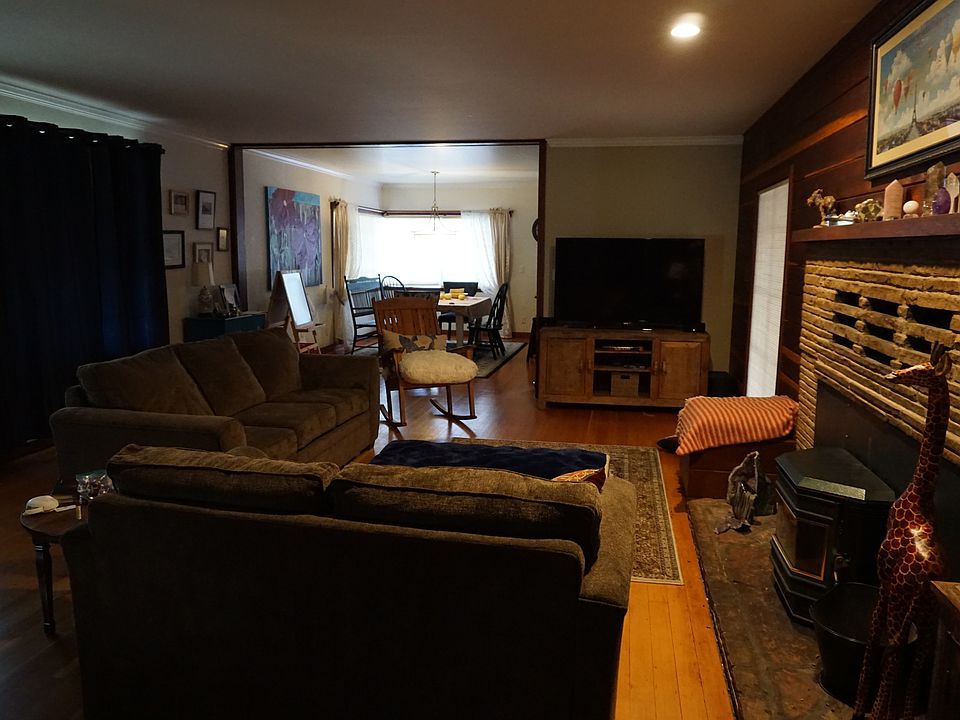 1st image of 21 Crescent Dr
