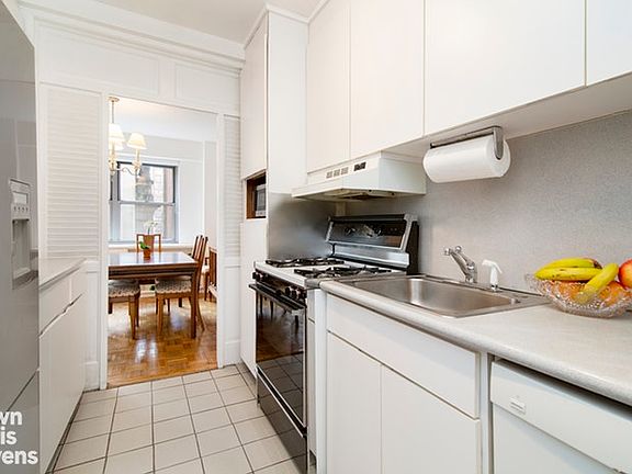 4th image of 1068 Lexington Ave #5F