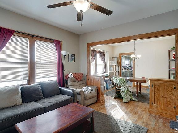 3rd image of 215 W Republic Ave