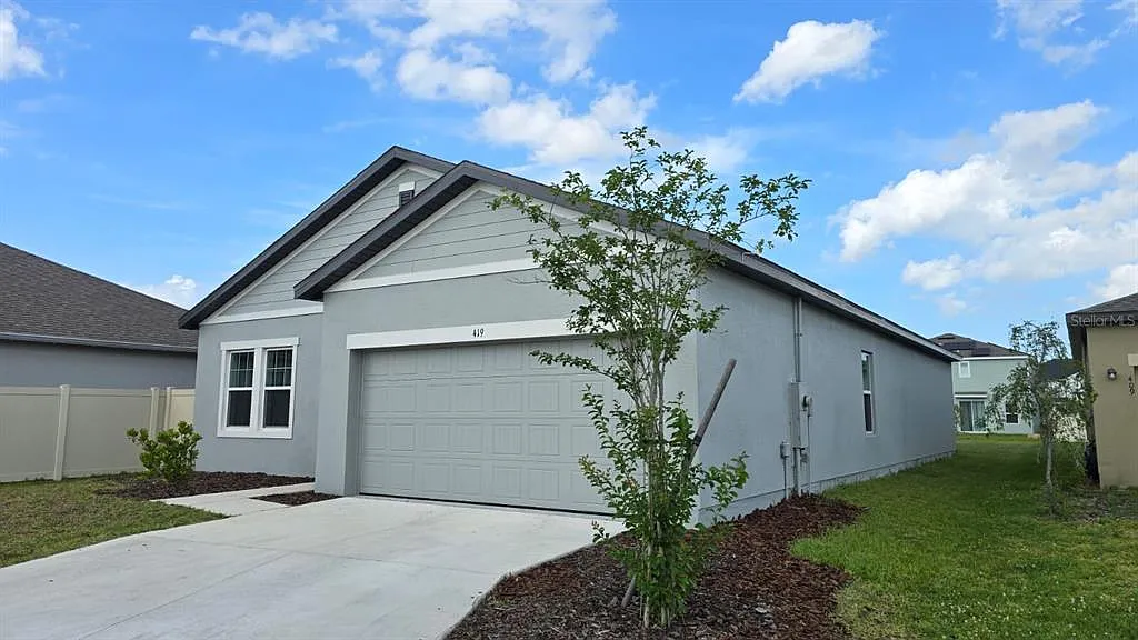 4 bed, 2.0 bath, 1910 sqft, $2,550 — Photo 2