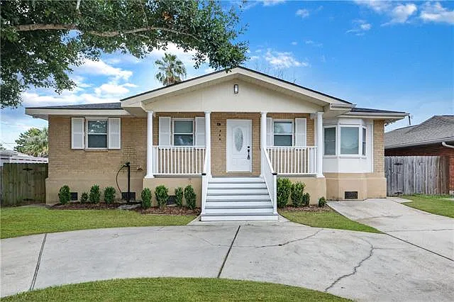 3 bed, 2.0 bath, 1230 sqft, $2,100 — Photo 1
