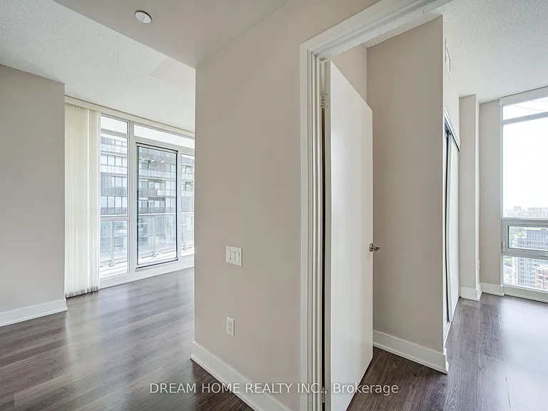 30 Roehampton Ave #2902 — Photo 23