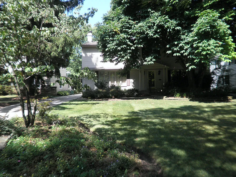 2028 Laurel Hill Dr photo 1