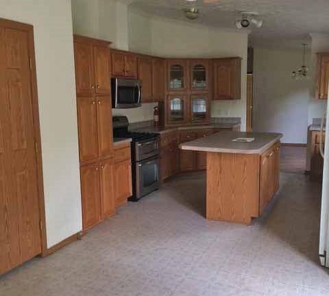 5th image of 319 E 13th Pl