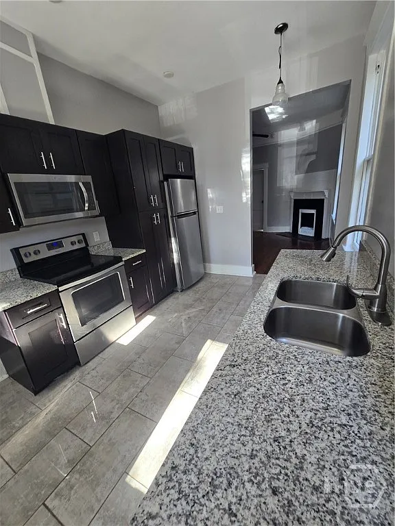2 bed, 1.0 bath, 1250 sqft, $2,400 — Photo 3