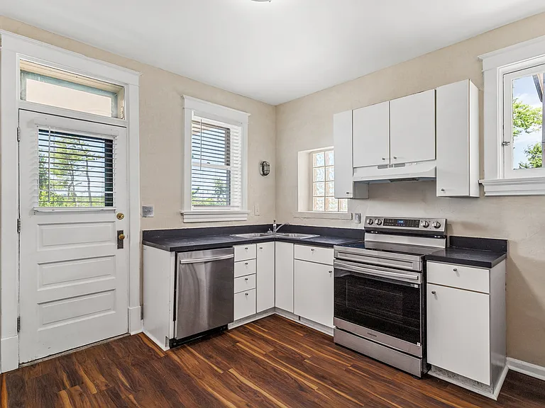 6026-28 Pershing Ave #6028 — Photo 16