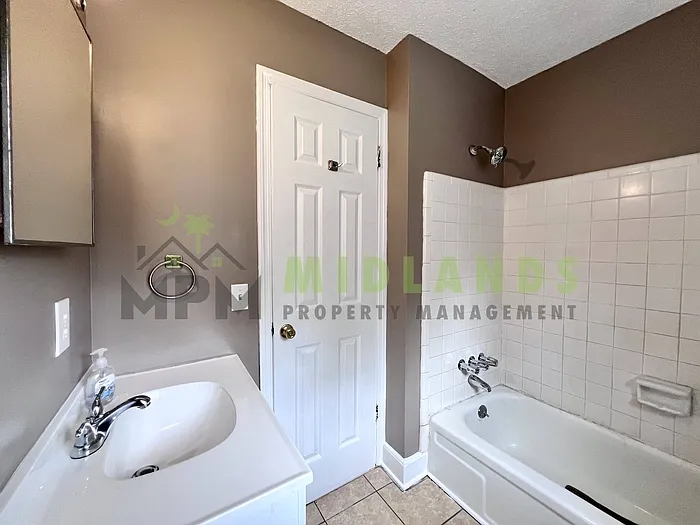 137 Miranda Rd — Photo 23