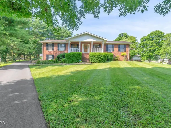 1300 Ivy Cir, Mt Carmel, TN 37645