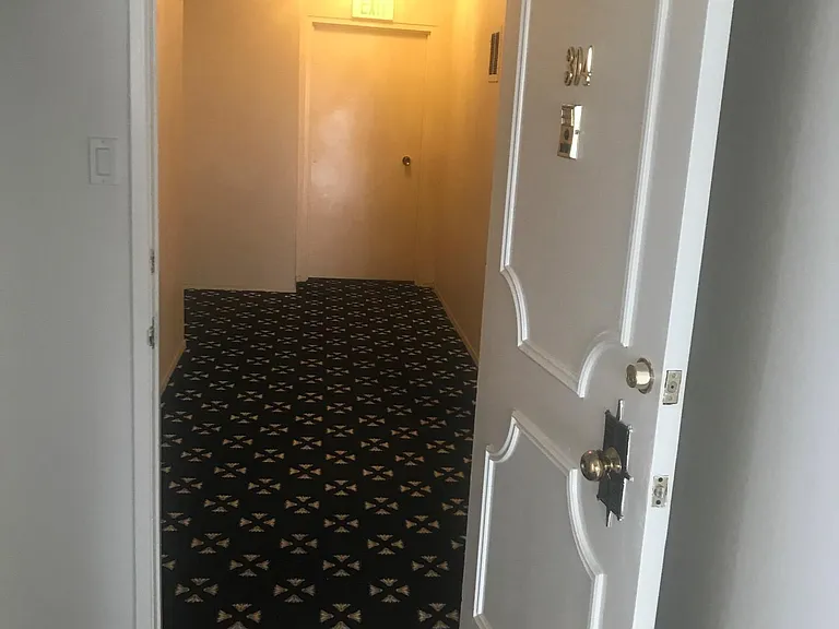 Beverly Wilshire Towers — Photo 13
