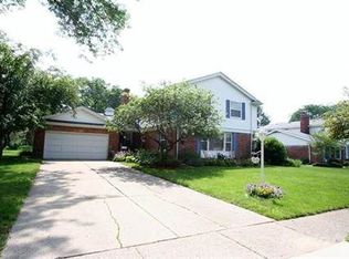 11145 Stonybrook Dr, Grand Blanc, MI 48439