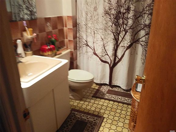 4th image of 83 Saint James Ave #18