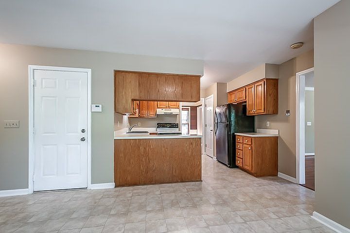 2nd image of 830 Countrywood Dr