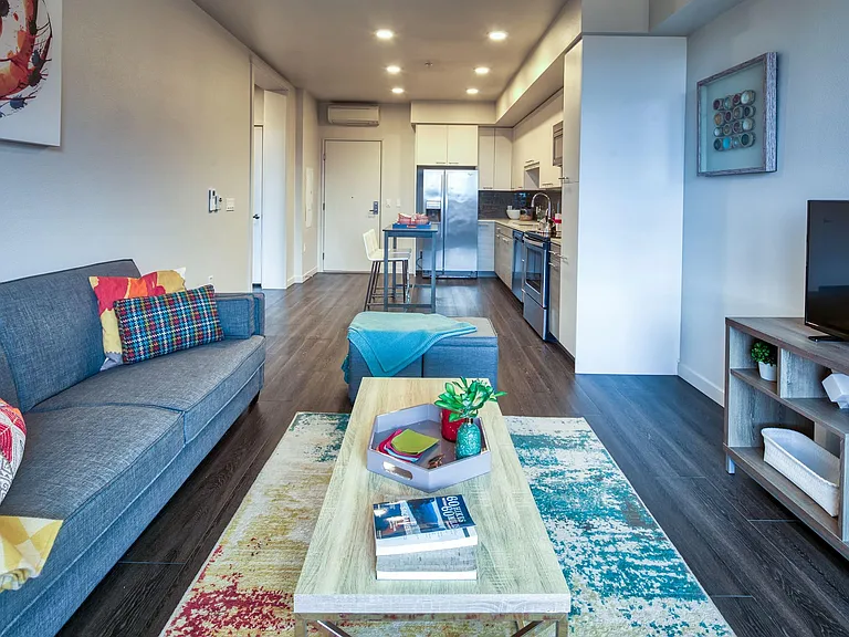 EVIVA Midtown Apartments — Photo 22