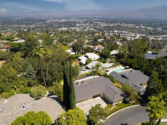 2nd image of 3347 Wrightwood Dr