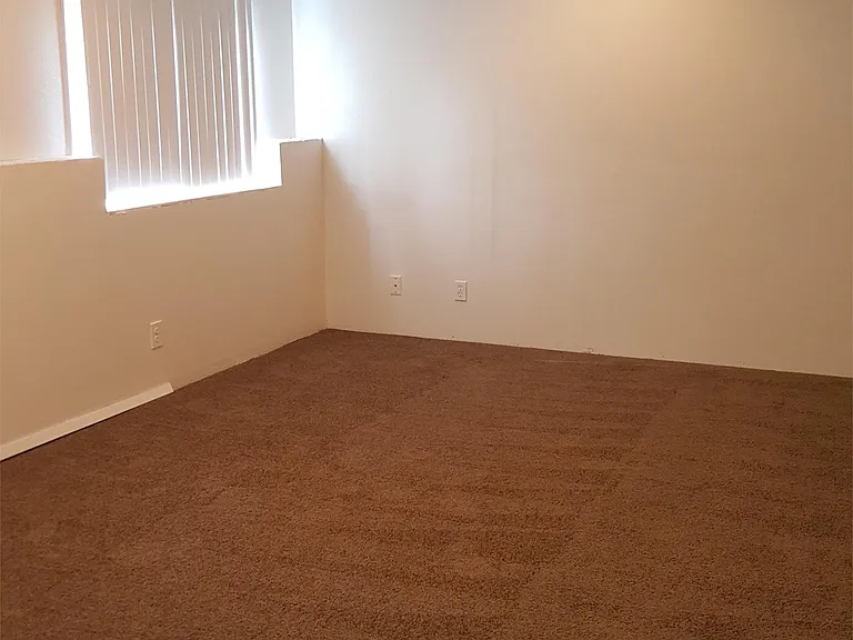 3607 E 42nd St — Photo 8