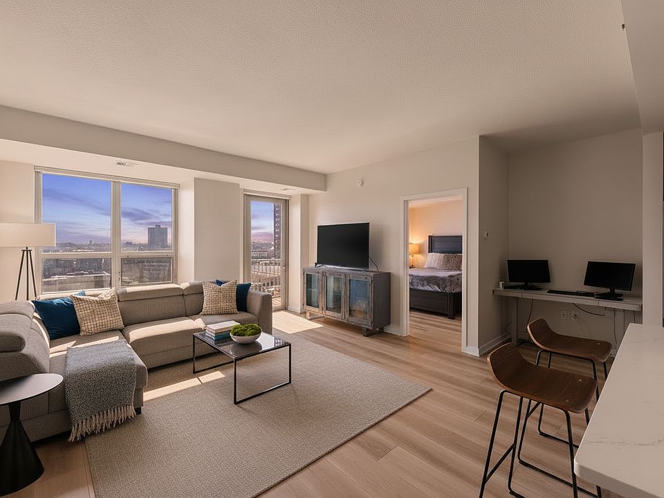 1st image of 929 Portland Ave APT 811