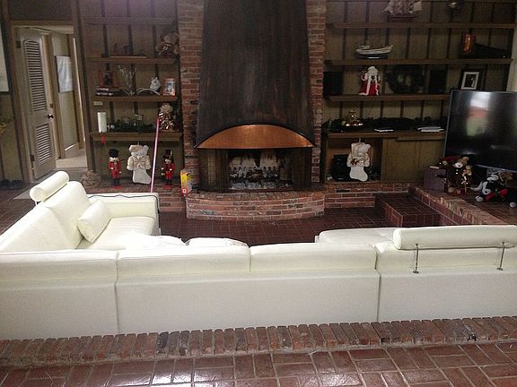 2nd image of 728 Chesapeake Dr