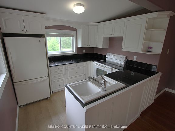 5th image of 16 Hummingbird Ln