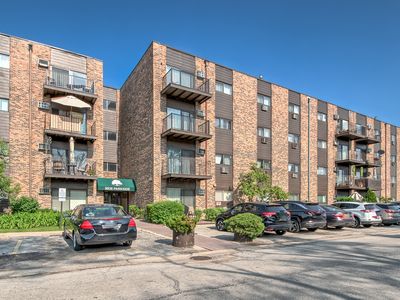 8936 N Parkside Ave APT 402, Des Plaines, IL, 60016