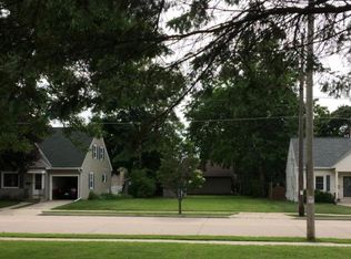 1206 N 18th St, Manitowoc, WI 54220