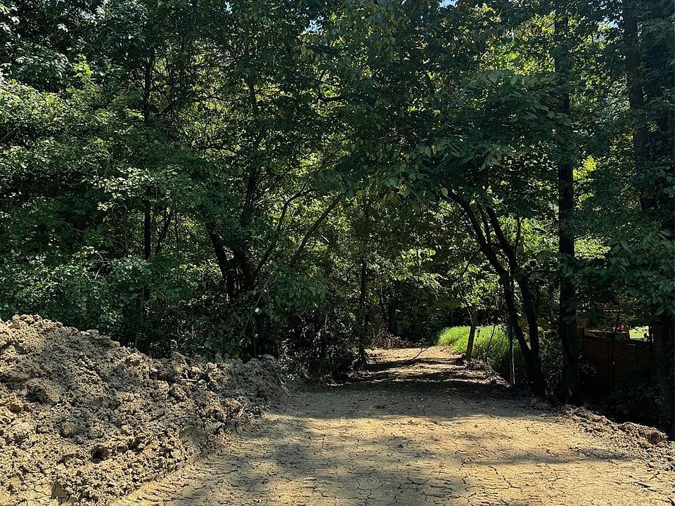 2nd image of 1935 Weddington Rd