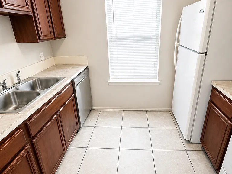 1501 Benttree Dr #B — Photo 5