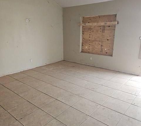 4th image of 2319 W 4th St