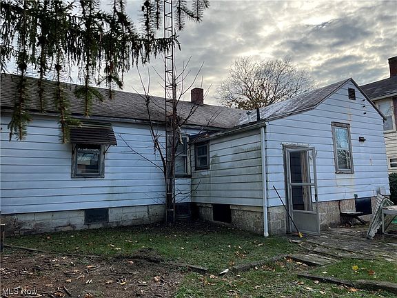 4th image of 232 Elm St